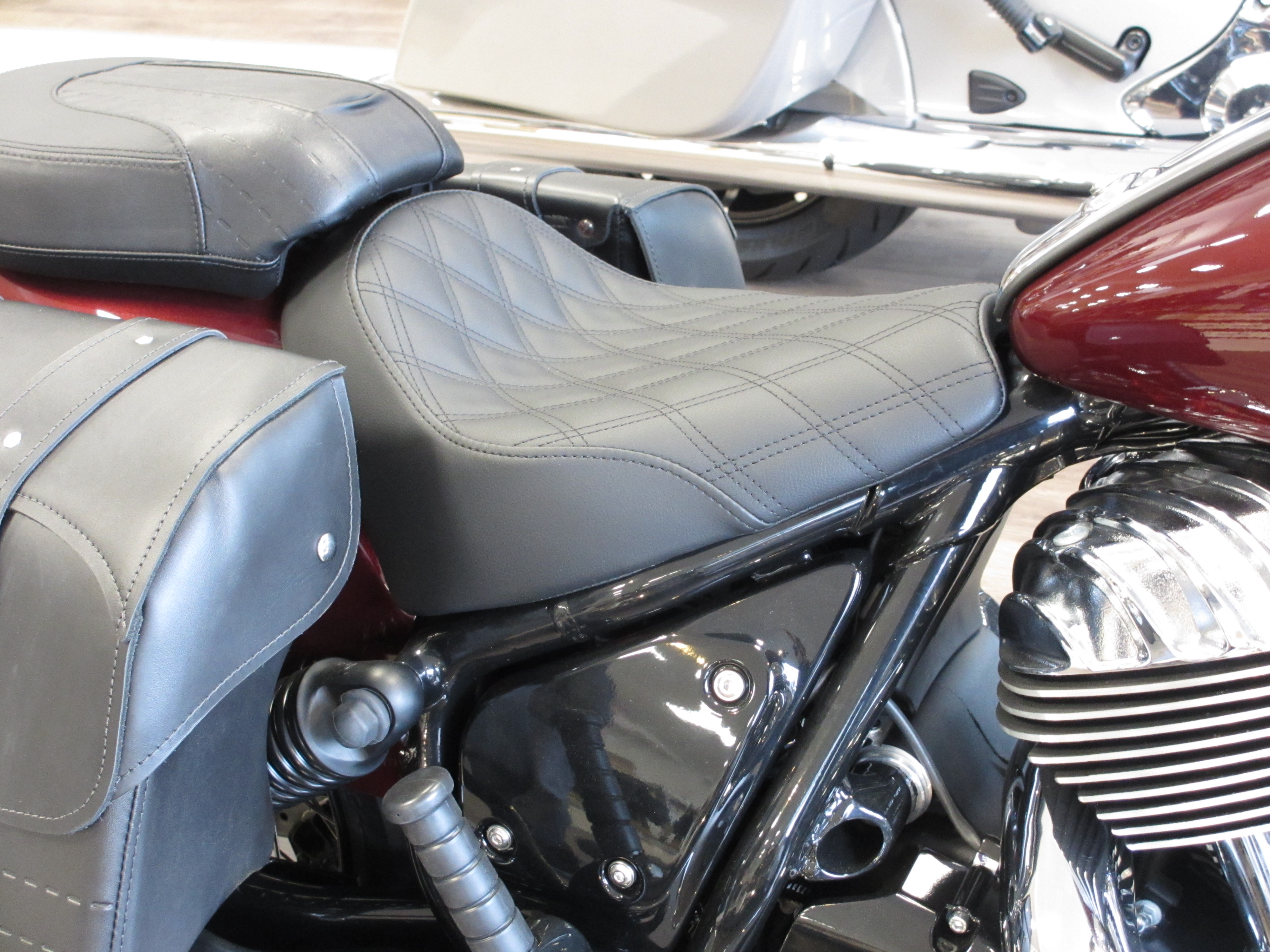 Saddlemen renegade deals solo seat softail