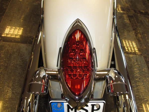 LED Turnsignals with Chrome Visor - Indian Chief